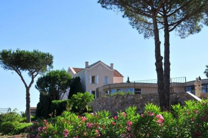 Dominez toute la vallée et le village médiéval de Roquebrune