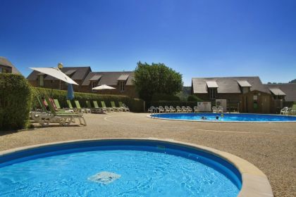 Piscine extérieure chauffée avec bassin pour enfants