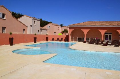 La piscine extérieure de la Résidence Le Domaine de Bacchus à Saint Christol